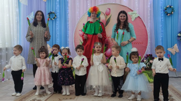 Клоун Клёпа на празднике для наших мам Клоун Клёпа на празднике для наших мам.